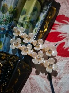 Elegant Floral Dangle hair clip