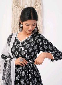 Stylish Black &amp; White Printed Kurta Set