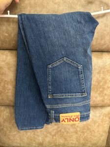 (No Flaws) ONLY BRAND Straight Fit Jeans