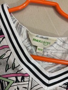 Graphic Print Cropped V-Neck Top
