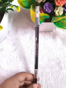 The Swiss Beauty Eyebrow Definer Pencil in Black i