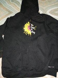 2 Pic Black And One Sweater Aur Jacket Hai