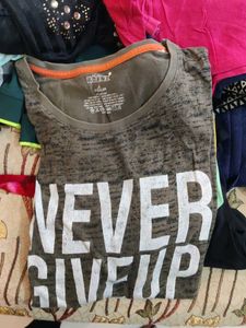 Graphic Print T-Shirts Size L REGULAR