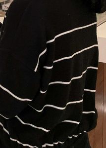Curve crew neck knitted jumper in black