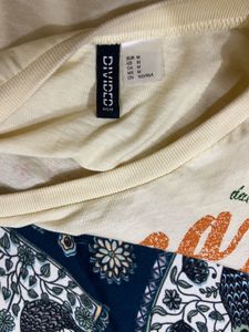Cream "La Piazza Italia Catania" Graphic Tee
