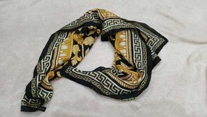 Elegant Black &amp; Gold Baroque Scarf