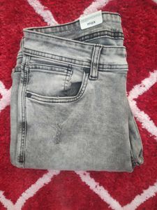 Relaxed Cropped Fit Jeans