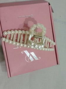 Elegant Pearl Hair Claw Clip