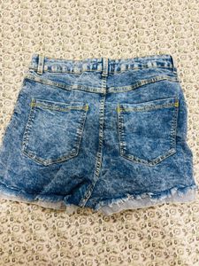 a short-sleeve top paired with blue denim short