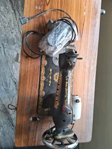USHA -SEWING MACHINE WITH COVER
