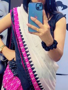 Elegant Pink, white  &amp; black Printed Saree bl