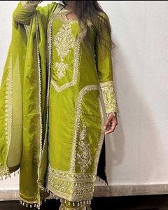 trending pakistani suit