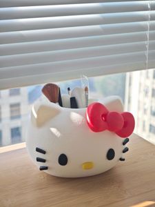 Cute Hello Kitty Makeup Brush Holder