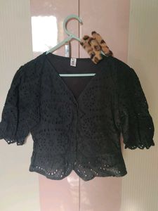 Chic Broderie Anglaise Crop Top