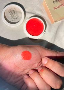INSIGHT Blusher for a Radiant Glow