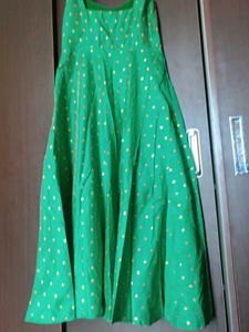 Sleeveless Anaarkali Kurta With Golden Jari Work