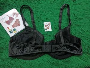 Elegant 34C🎁🫴🏻 Black Lace Trim Bra