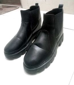 ✨ Chunky Black Chelsea Boots✨