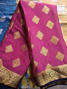 Elegant Pink Saree with Gold Diamond Motifs