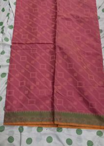 Elegant Pink Saree with Geometric Pattern