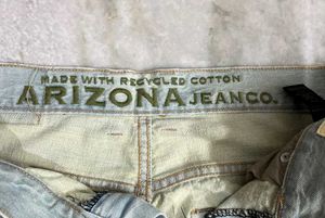 ARIZONA ICE WASHED BOOTCUT JEANS SIZE 32