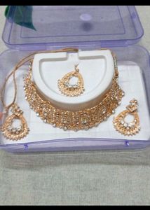 Stunning Jewellery Set - Necklace &amp; Earrings