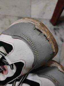 Women sports shoes