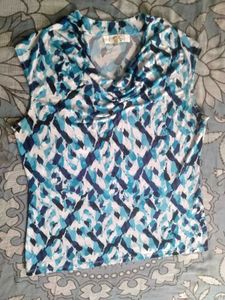 Chic Blue & White Abstract Print Top