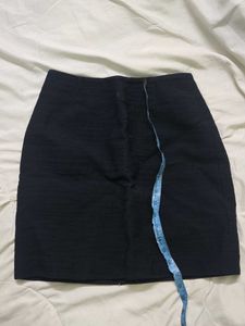 Chic Black Textured Mini Skirt