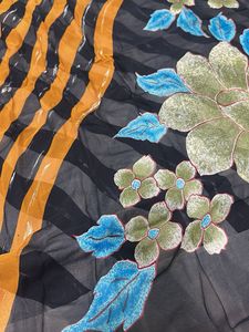 Exquisite Floral Print Saree