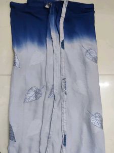 Elegant Dupatta with Leaf Motifs