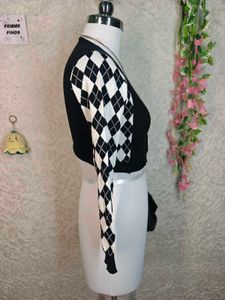 Chic Black &amp; White Argyle Cardigan