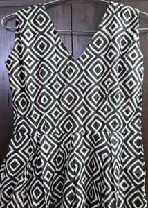 Stylish black &amp; white short cotton dress