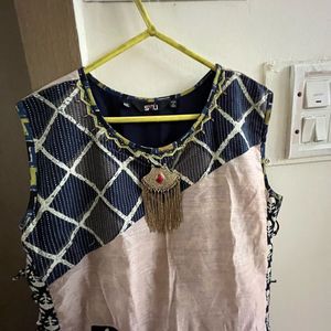 Stylish Sleeveless Kurti with Unique Pattern