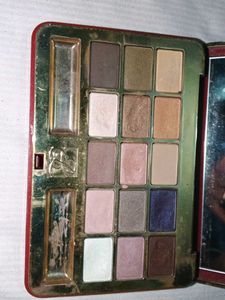 Estee Lauder Deluxe eyeshadow palette