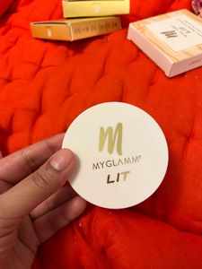MyGlamm LIT Radiant Matte Compact