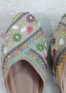 New Embroidered Flat Sandals