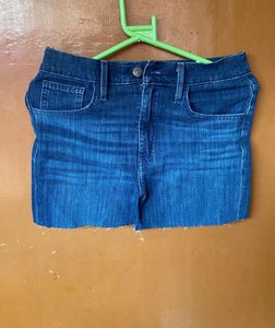 Levi’s mini skirt