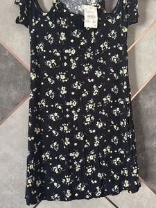 Chic Floral Cold Shoulder Mini Dress