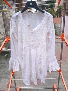 white chikankari kurti