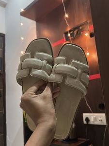 Stylish Cream Flat Sandals