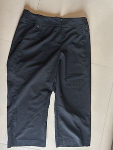 Classic Black Capri style