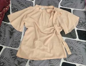 cute peach lace detailing top🤍
