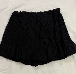 Black Pleated Short