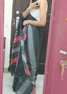 Stylish Geometric Print Saree