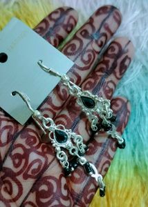 Elegant Black 🖤 Dangle Earrings