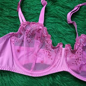 Pink 🫴🎁Embroidered Bra
