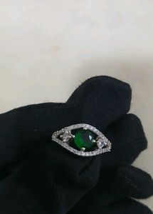 Elegant Emerald &amp; Diamond Ring