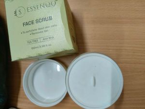 ESSENQO Face Scrub with Tea Tree &amp; AHA BHA