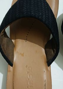 Stylish Black Flat Sandals